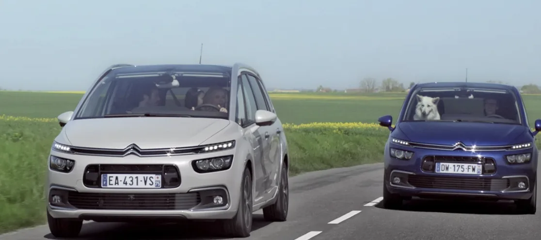 Système AdBlue Citroën C4 Picasso — traces de cristallisation blanche sur le réservoir
