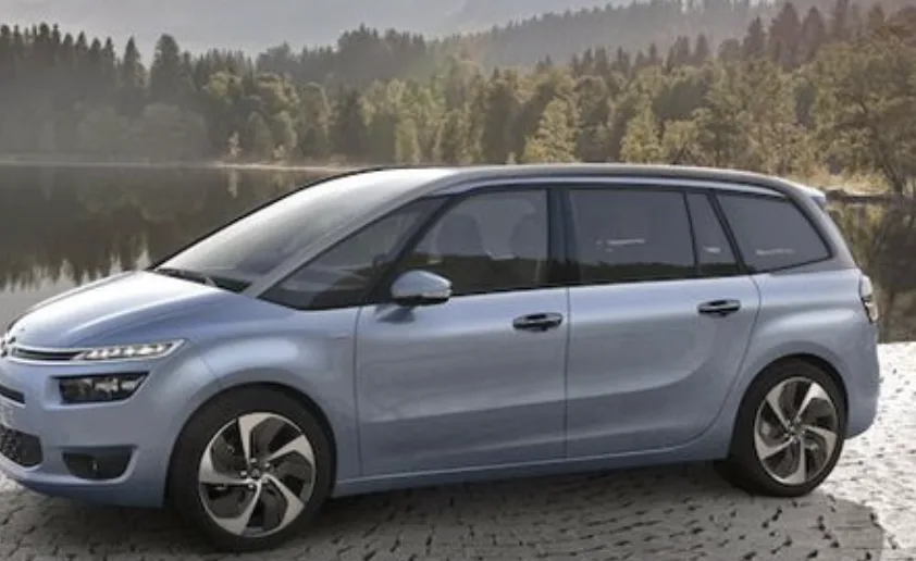 Tableau de bord Citroën C4 Picasso II avec voyant moteur allumé et message défaut antipollution