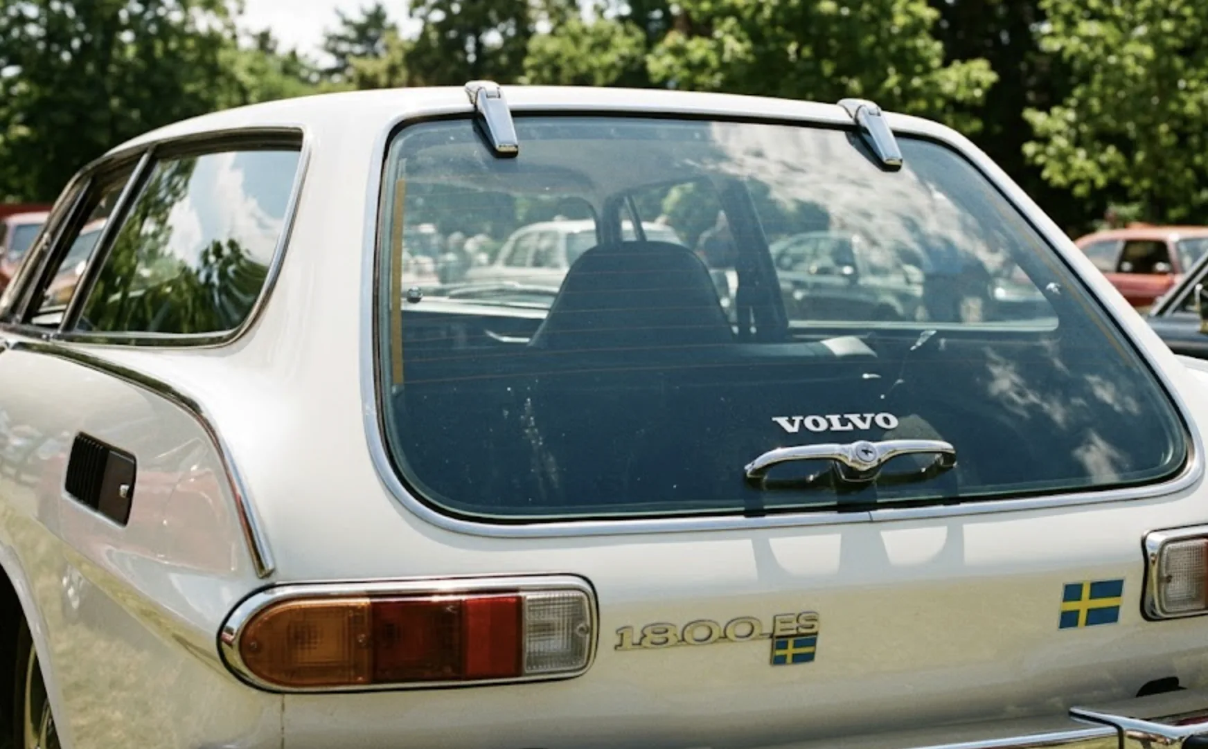 Hayon arrière en verre emblématique de la Volvo P1800 ES